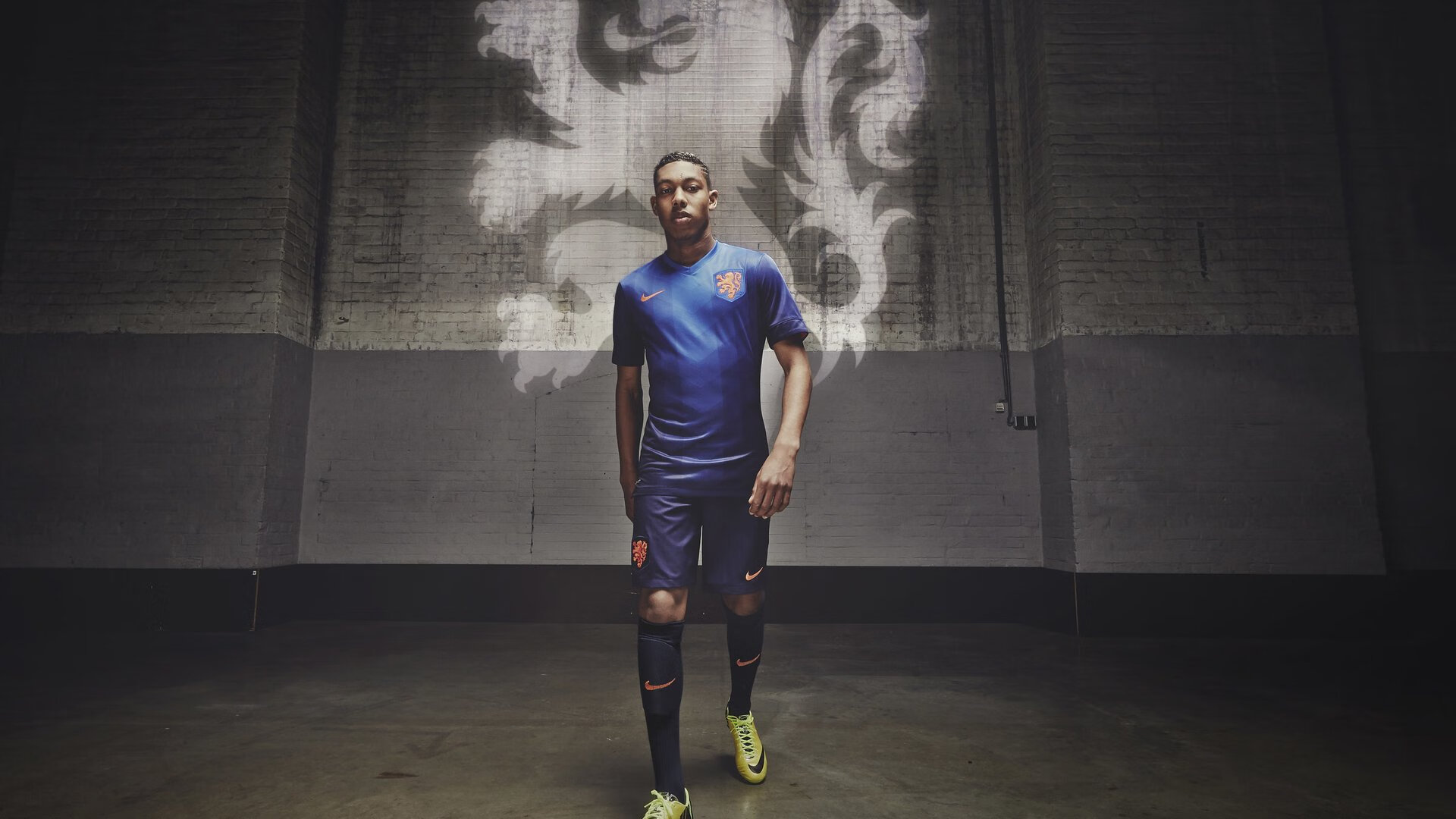 _水上漂移车表演：速度与水花的碰撞_，小车水上漂移