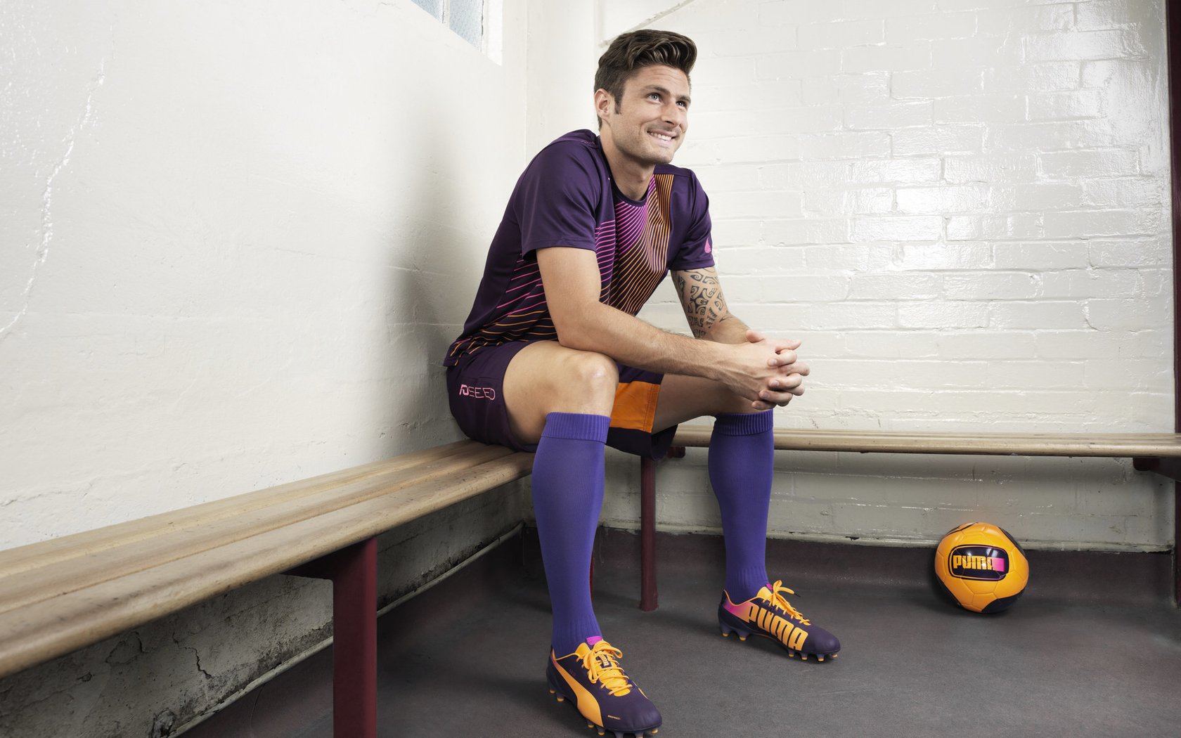 开云综合服务-法甲豪门引援市场再添新签，西甲豪门